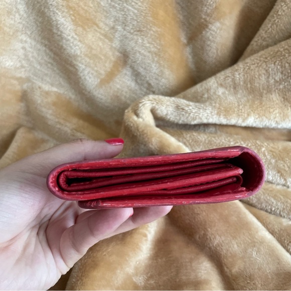 Prada red saffiano trifold wallet - Picture 5 of 16